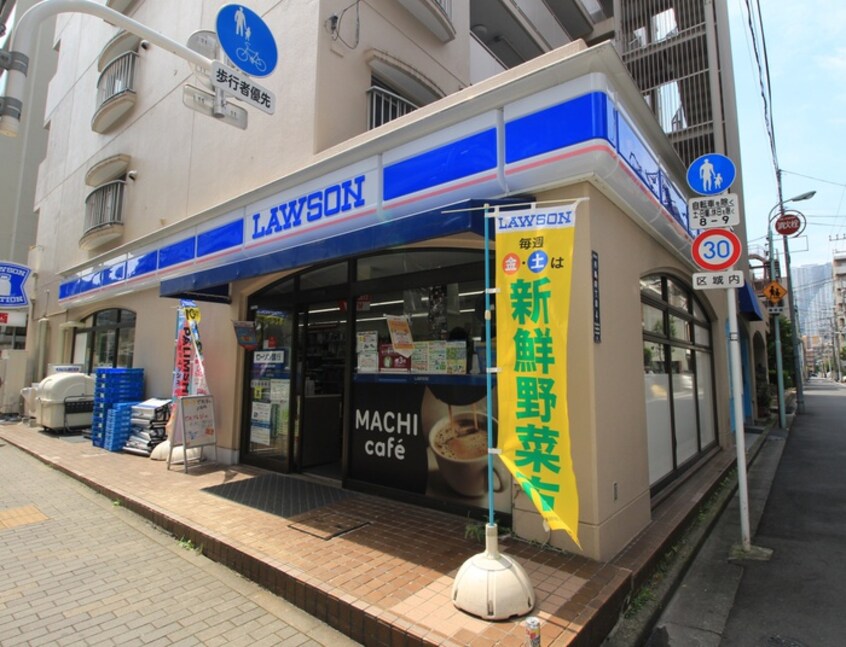 ローソン月島四丁目店(コンビニ)まで48m REGALIZ月島BAYSIDE COURT(704)