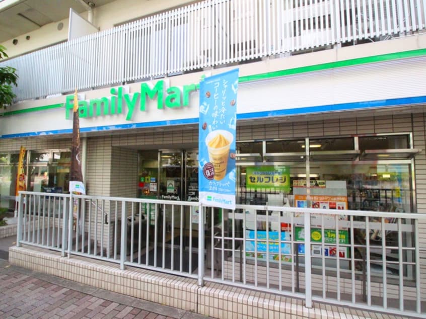 ファミリーマート目黒三田通り店(コンビニ)まで500m コートアオイ