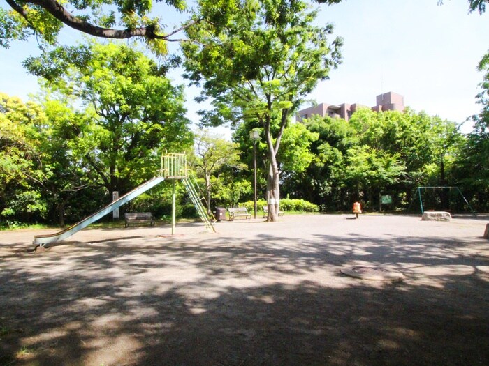 三田丘の上公園(公園)まで300m コートアオイ