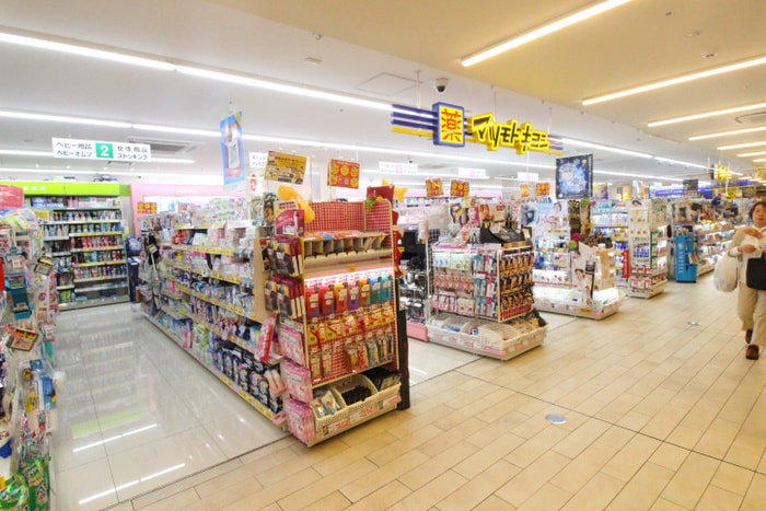 マツモトキヨシ京王多摩センター店(ドラッグストア)まで363m 上原ビル