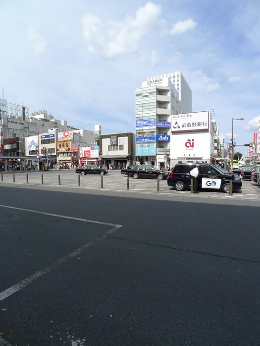 ロータリー(その他飲食（ファミレスなど）)まで560m ＰＬＵＭＥＲＩＡ大宮仲町