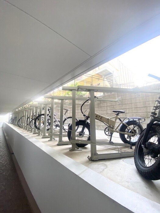 駐輪場 カスタリア市ヶ谷