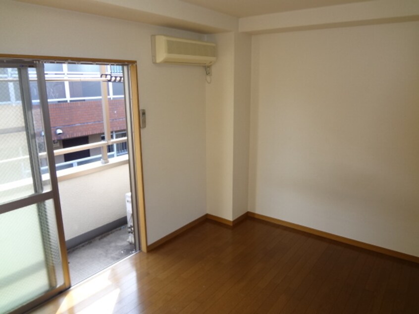 居室 ゴ－ルドベル新川崎