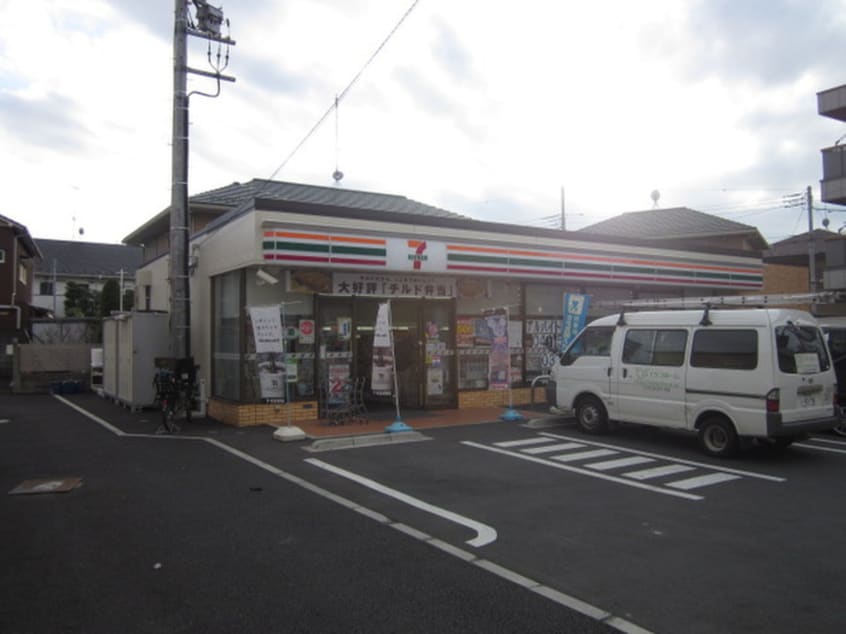 セブンイレブン(コンビニ)まで240m ゴ－ルドベル新川崎