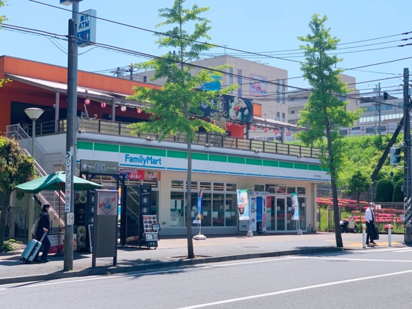 ファミリーマート 藤が丘駅東店(コンビニ)まで392m 小嶋第２ハイツ