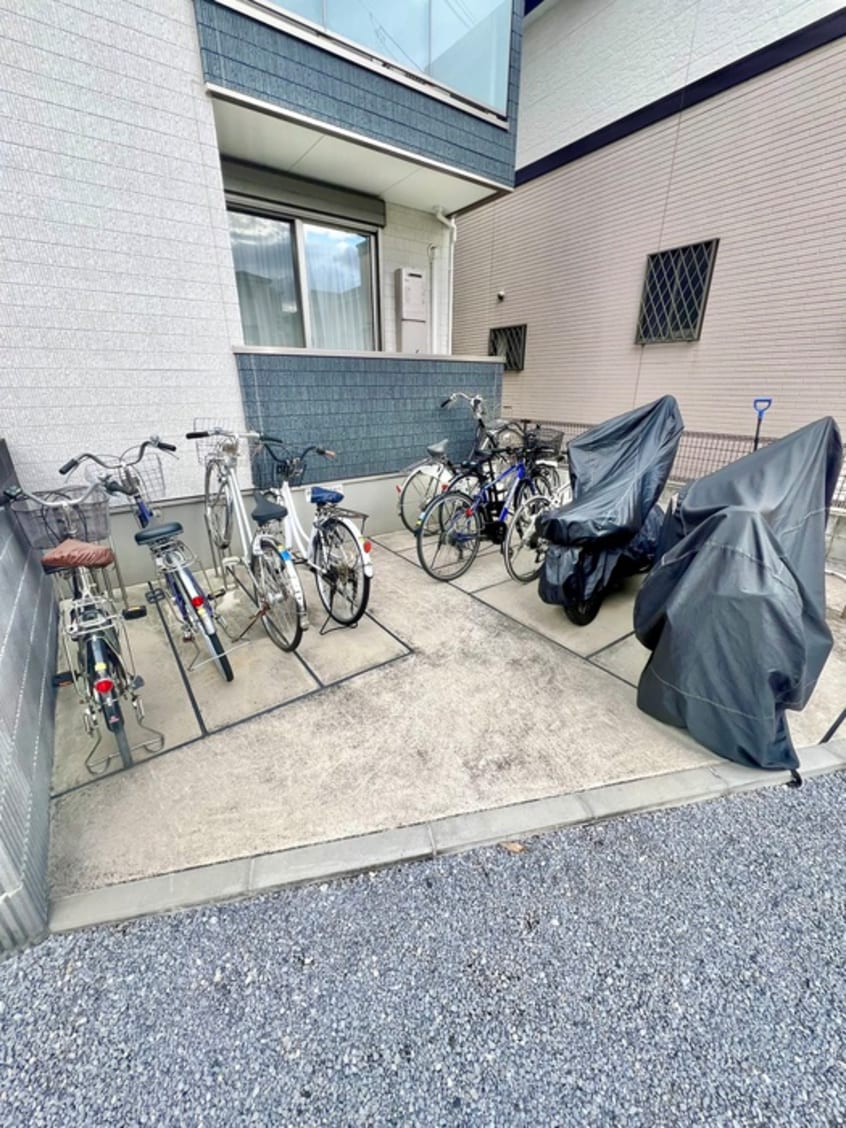 バイク置き場 アクシ－ズ新都心