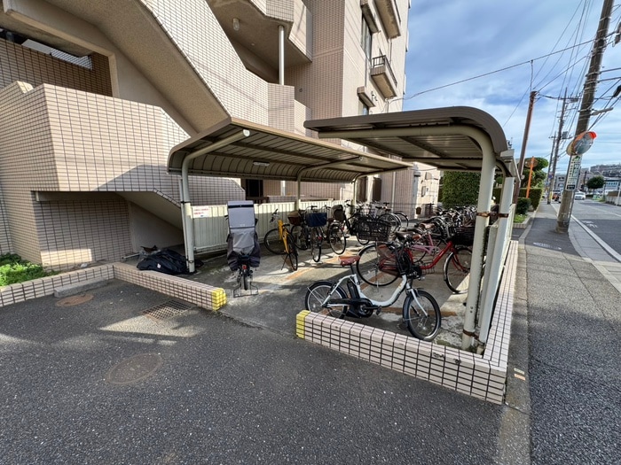 駐輪場 カ－サエストゥペンダ