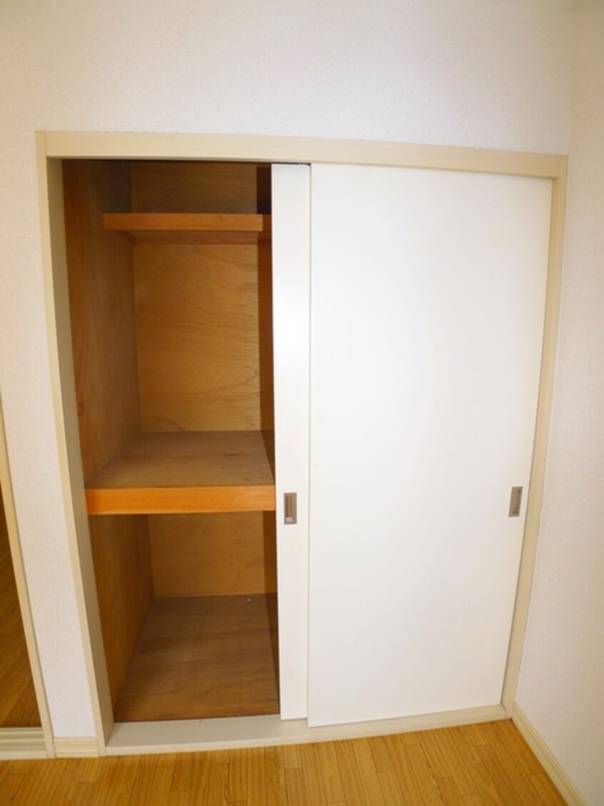 収納 イーストアピアＢ