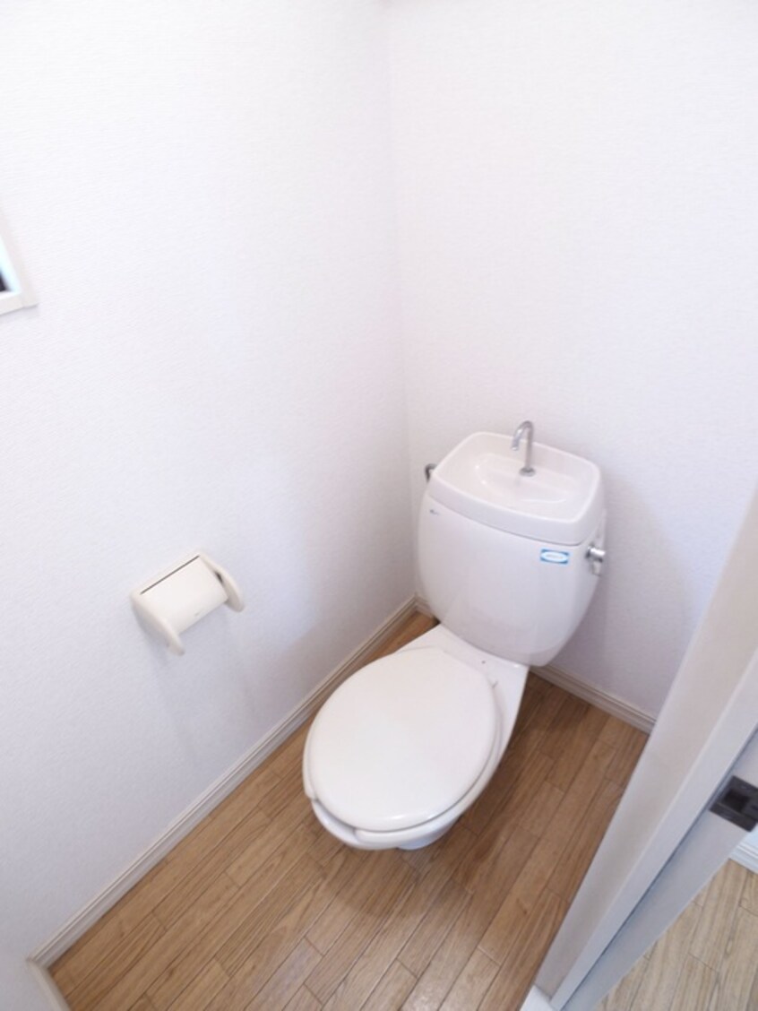 トイレ イーストアピアＢ