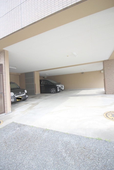 駐車場 ロイヤルガーデン