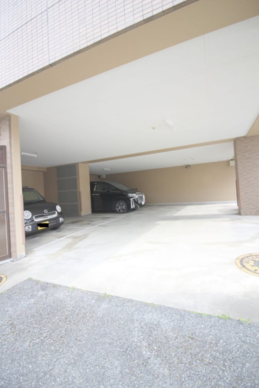 駐車場 ロイヤルガーデン