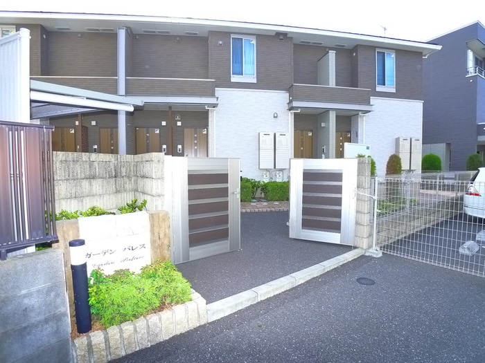 エントランス部分 ガーデン　パレス