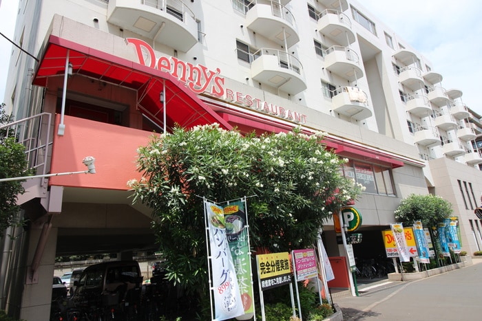 デニーズ(その他飲食（ファミレスなど）)まで136m コスモハイツ