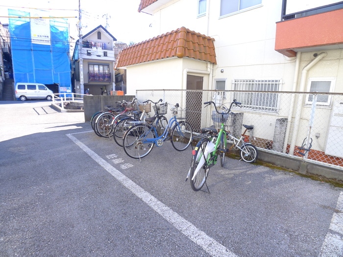 駐輪場 メゾンルミエ－ル