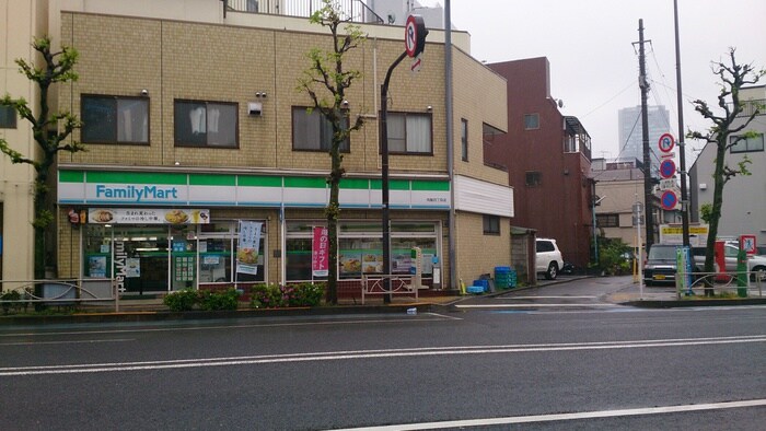 ファミリーマート 向島四丁目店(コンビニ)まで384m ＨＦ押上レジデンス