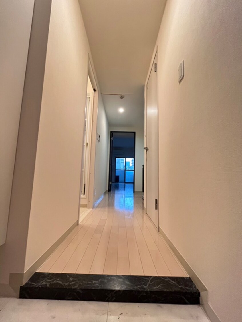 廊下 オズレ-ベル