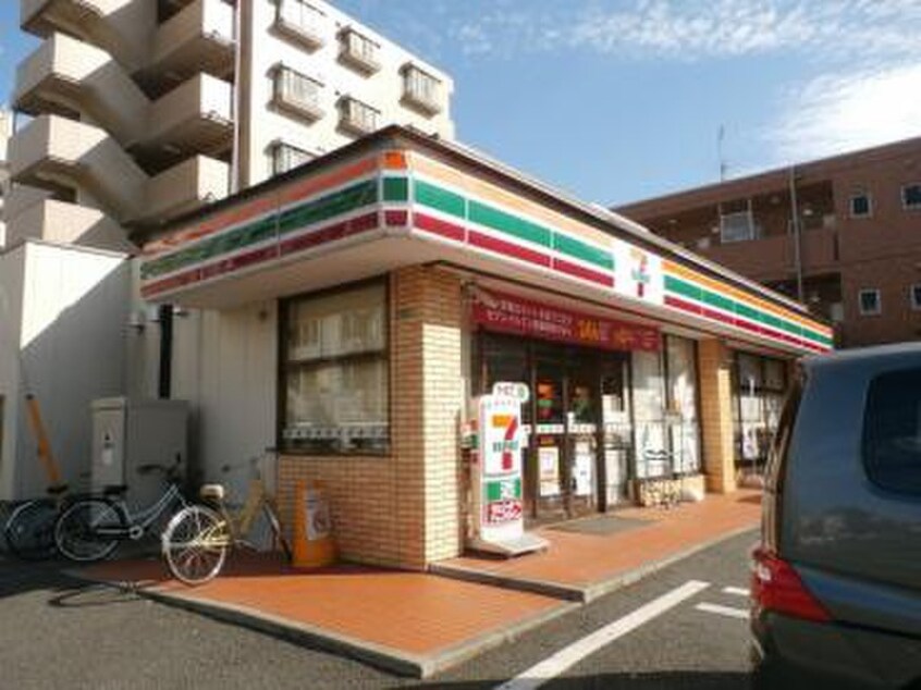 セブン練馬石神井高校前店(コンビニ)まで676m ロイヤル南