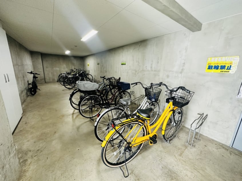 駐輪場 リバ－サイドプレ－ヌ