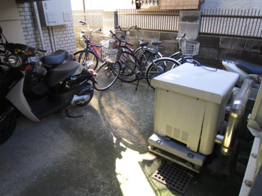 バイク置き場 シャレ－ド蒔田