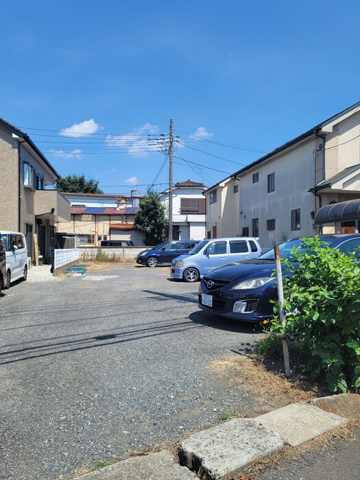 駐車場 ホワイトシャトレ－