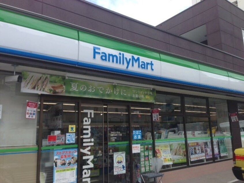 ファミリーマート 中野弥生町店(コンビニ)まで192m ペガサスビル