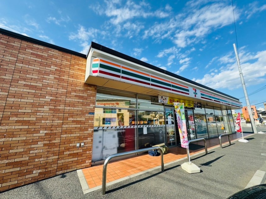 セブンイレブン茅ヶ崎浜竹二丁目店(コンビニ)まで240m フローラ湘南茅ヶ崎