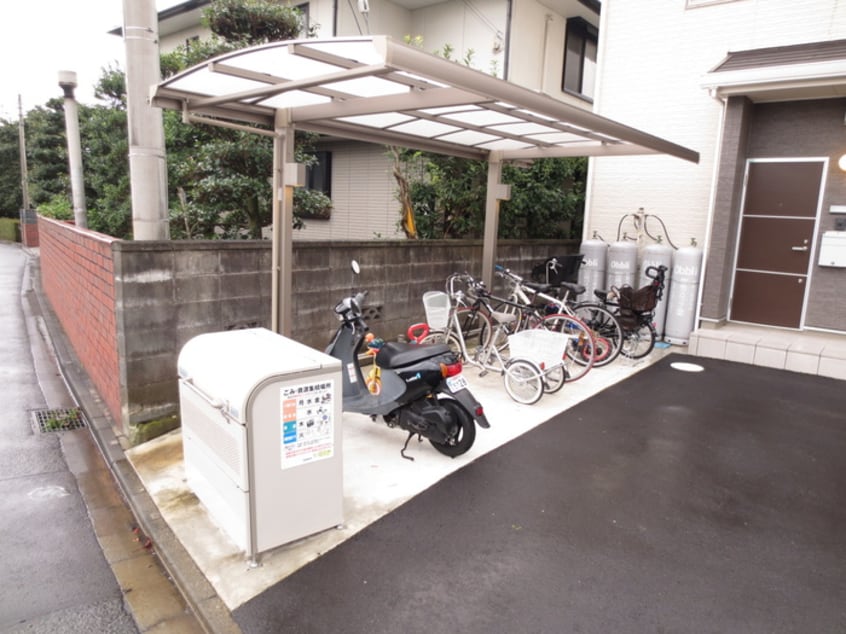 駐輪場 メゾンドアウラ