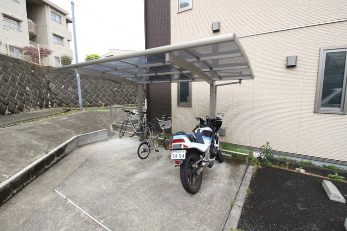 駐輪場 ラフィーネ緑園C