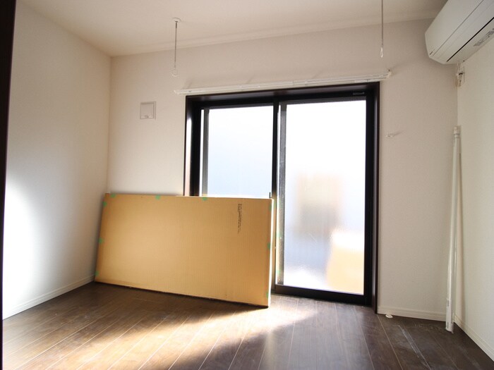 居室 INside Grove EVE