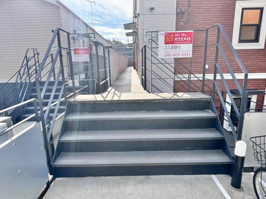 エントランス部分 アザ－レ・キュリオス長津田Ｂ棟