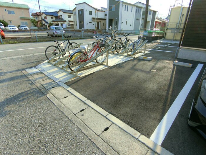 駐輪場 リブリ・吉川　河口コーポ