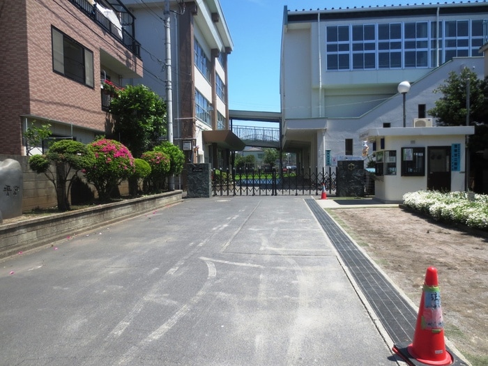 区立尾久西小学校(小学校)まで100m 金友マンション