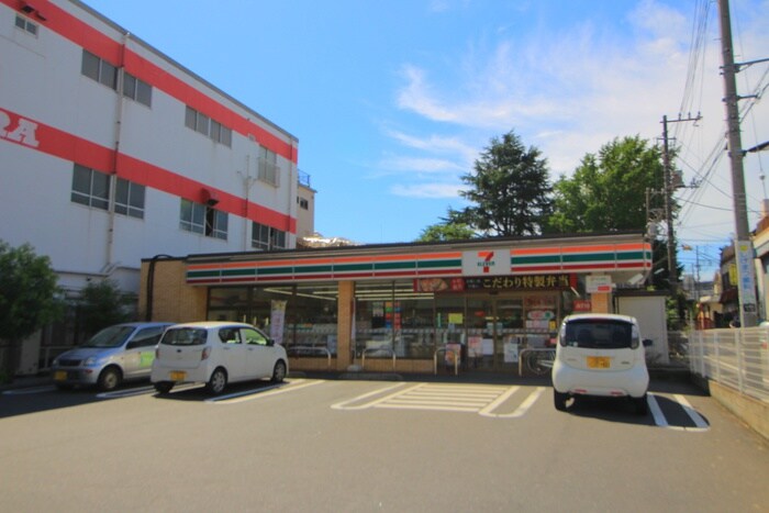 ファミリーマート　板橋前野町3丁目店(コンビニ)まで145m メゾンフォンテーヌ