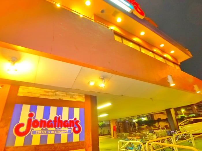 ジョナサン(その他飲食（ファミレスなど）)まで220m ボヌールメゾン