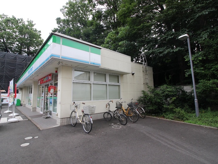 ファミリーマート(コンビニ)まで50m メゾン・ド・クール