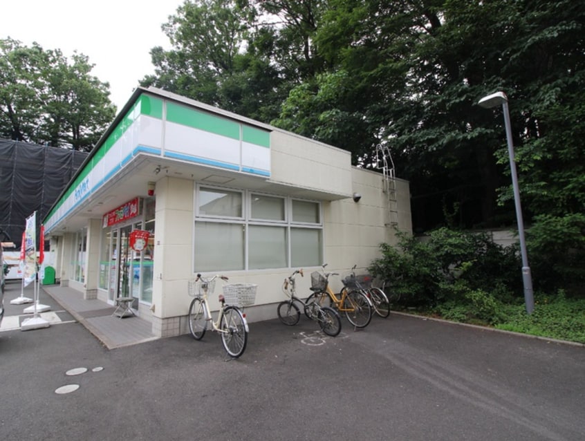 ファミリーマート(コンビニ)まで50m メゾン・ド・クール