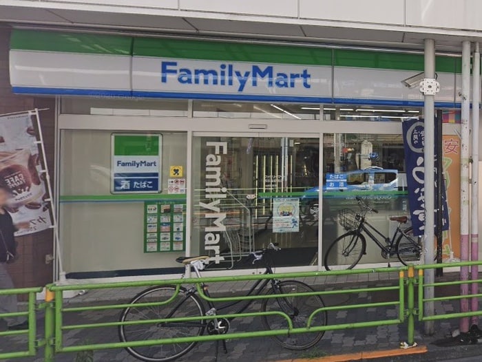 ファミリーマート 西荻窪駅南店(コンビニ)まで100m ブランズ西荻南三丁目(1202)
