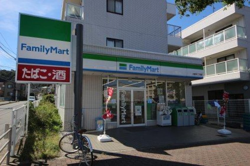 ファミリーマート　久里浜2丁目店(コンビニ)まで238m しのぶ荘