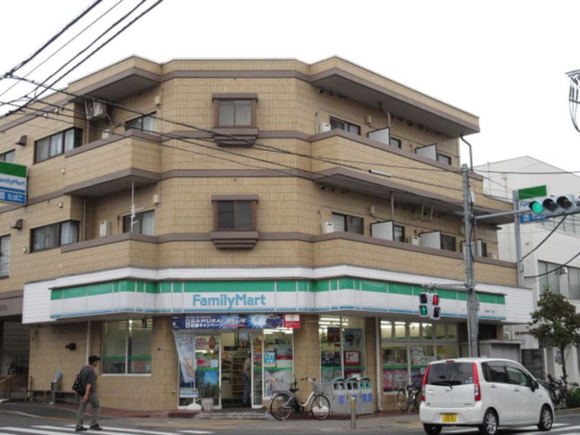 ファミリーマート武蔵境二丁目店(コンビニ)まで190m エステートサンスイ