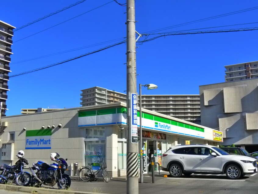 ファミリーマート千葉問屋町店(コンビニ)まで300m スカ－ル千葉みなと