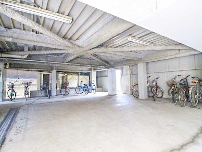 駐輪場 エストランゼ