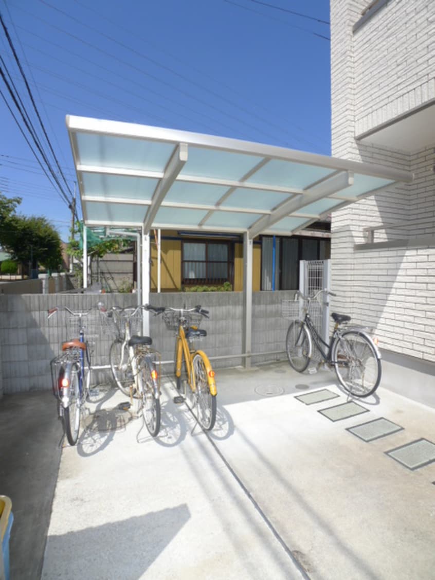 駐輪場 アブレール・フトラ