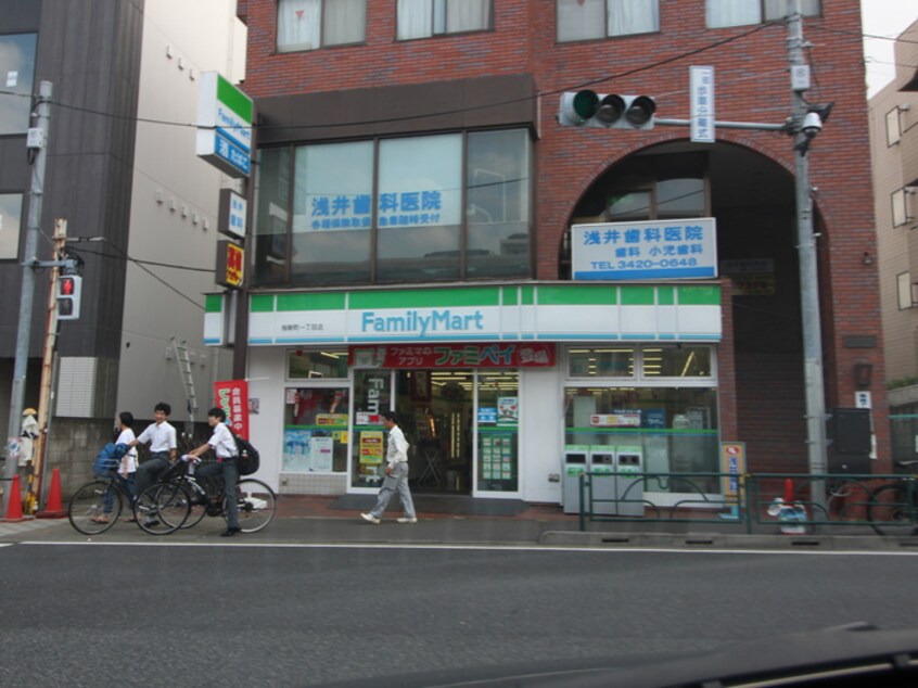 ファミリーマート桜新町一丁目店(コンビニ)まで101m メゾン・ド・上野