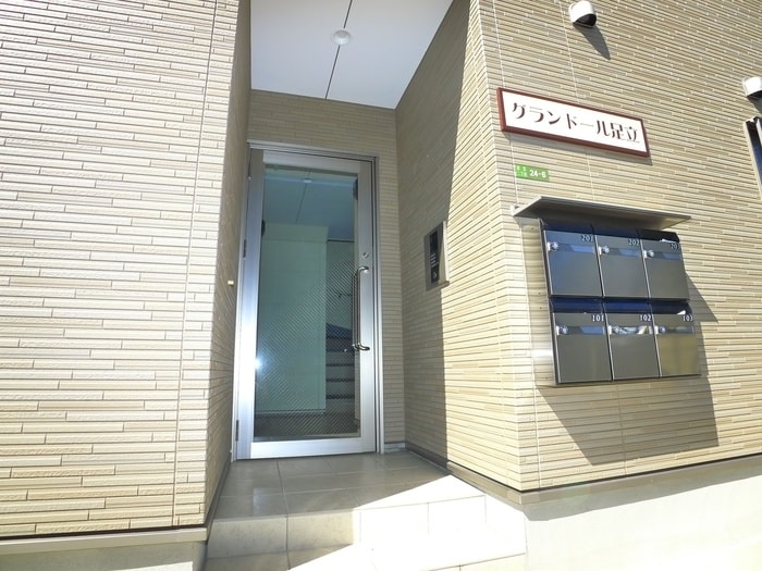 エントランス部分 グランドール足立