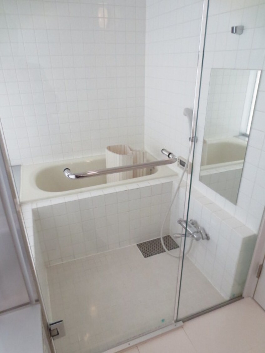 バス／シャワールーム等 LEVANTE