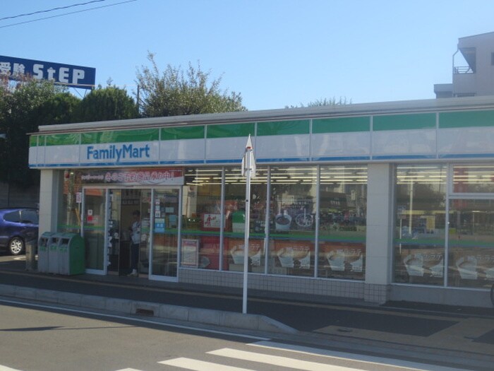 ファミリーマート 六会日大駅前店(コンビニ)まで454m サンハイム