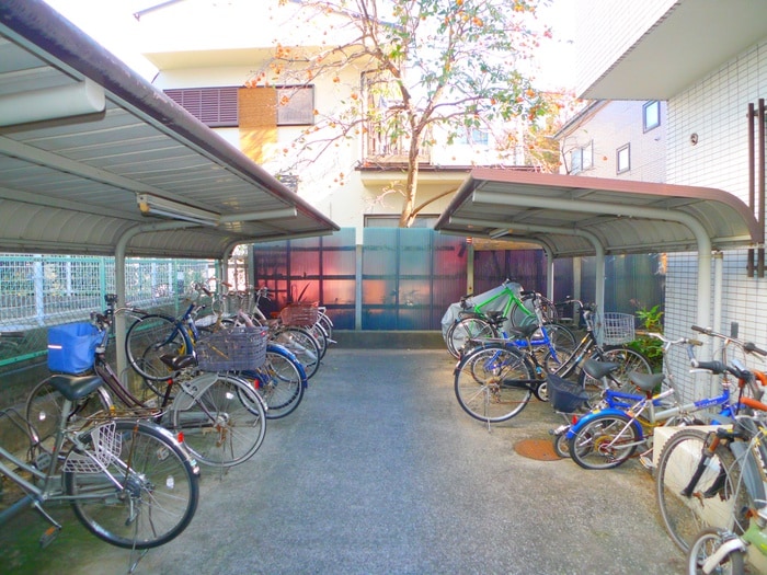 駐輪場 エンブレム上尾