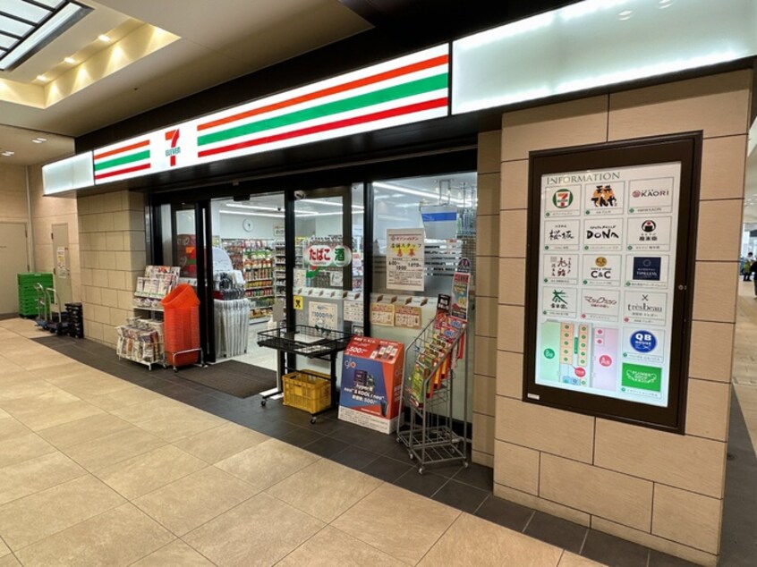 セブンイレブン聖蹟桜ヶ丘駅中店(コンビニ)まで142m センチュリーコート