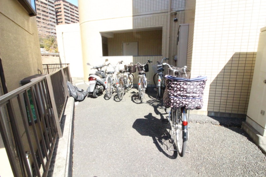 駐輪場 アノンテラス新百合ヶ丘