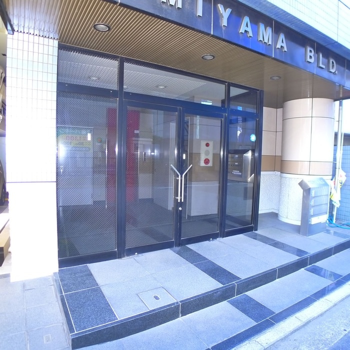 エントランス部分 ＭＩＹＡＭＡ（深山）ビル